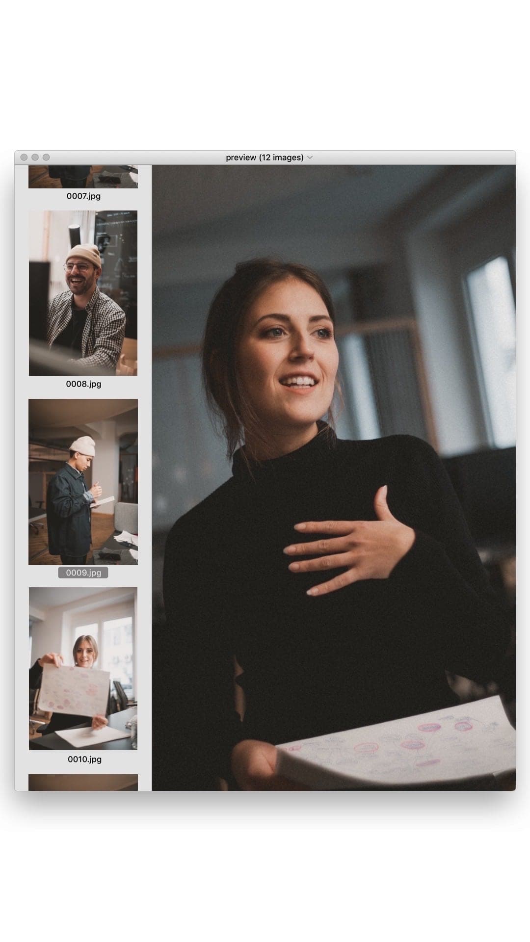 Porträt von Corina Renner neben einer Auswahl von Fotoshooting-Bildern