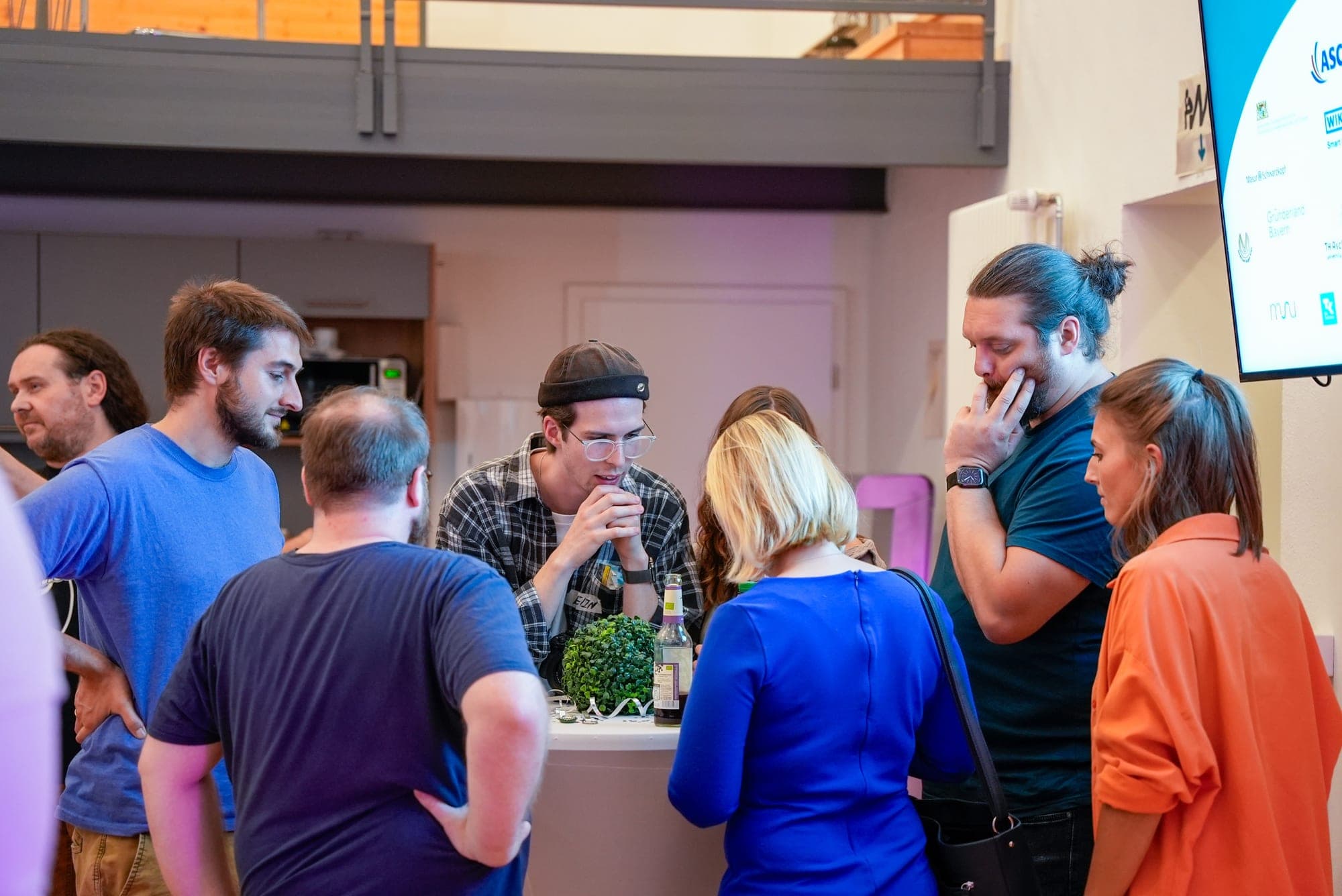 Gründerinnen und Gründer beim Networking-Abend im Gründerzentrum