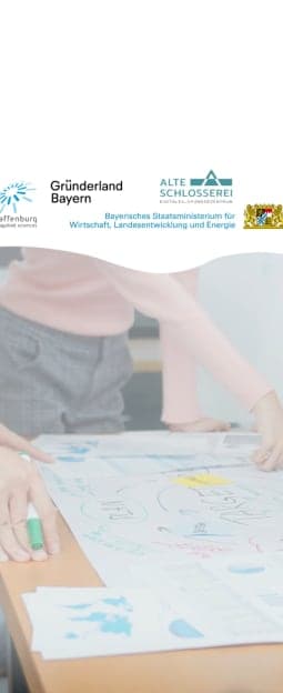 Idea Accelerator mit Logos von Gründerland Bayern, Alte Schlosserei und dem Bayerischen Staatsministerium für Wirtschaft