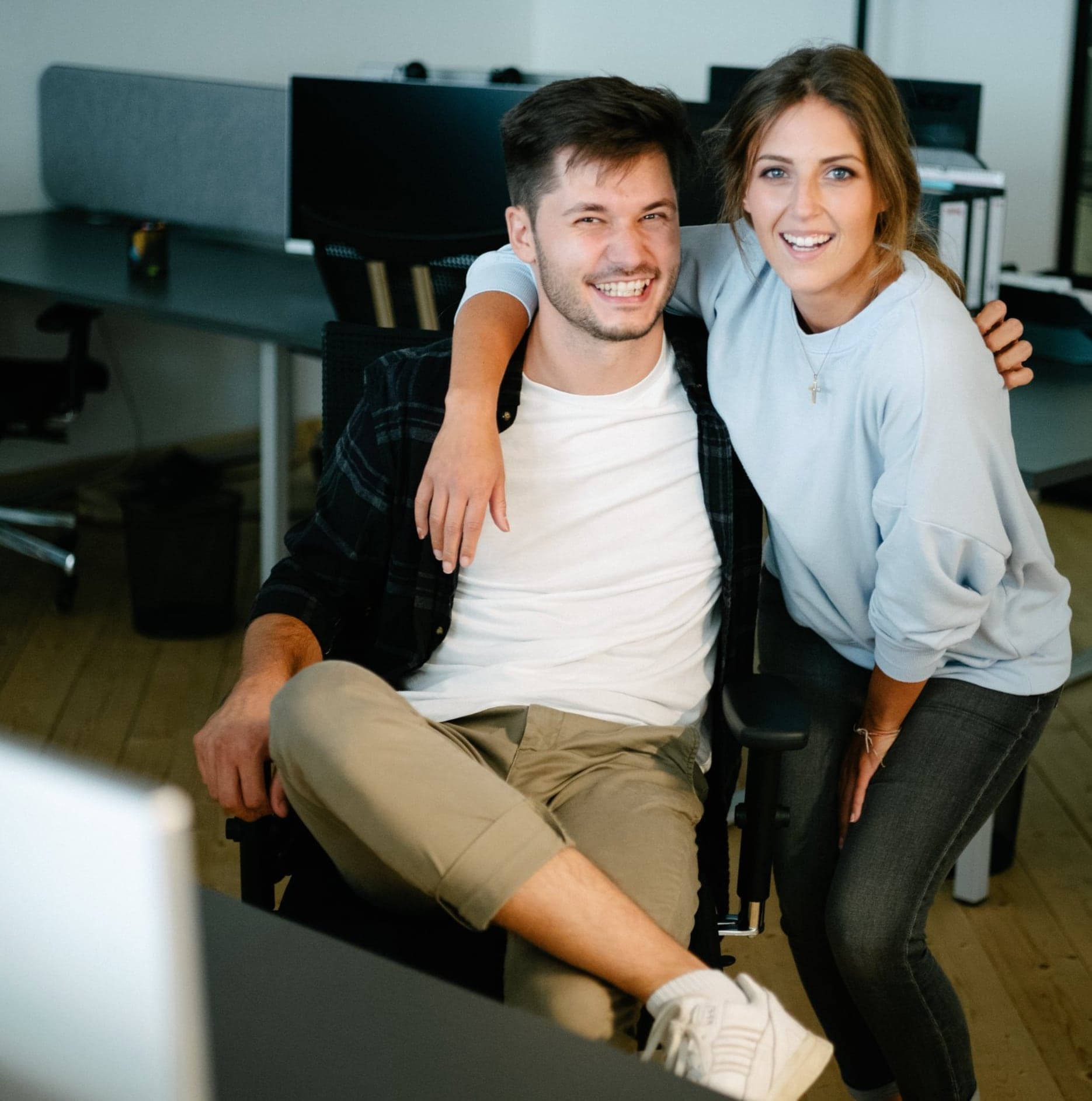 Corina Renner mit Geschäftspartner – das Team hinter Nextly solutions