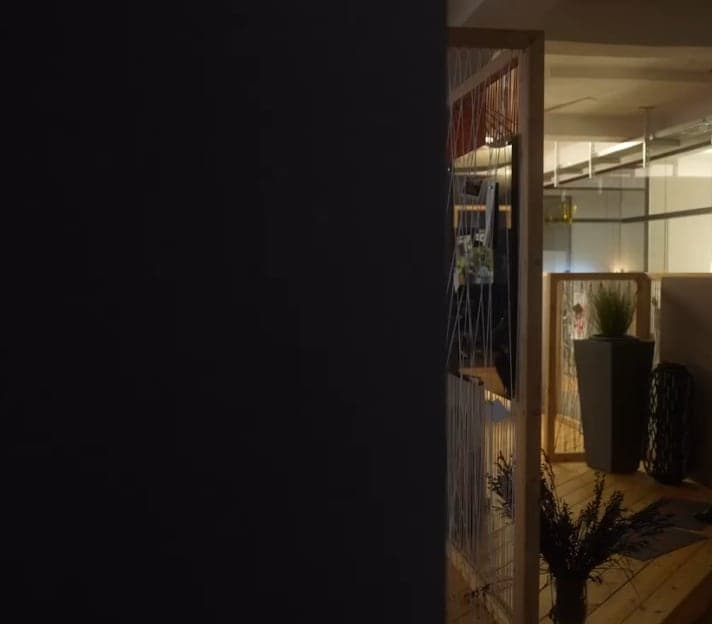 Blick in das Nextly-solutions-Büro am Abend (Standbild aus einem Video)